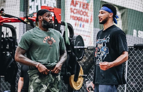 言或动作上 言或动作上